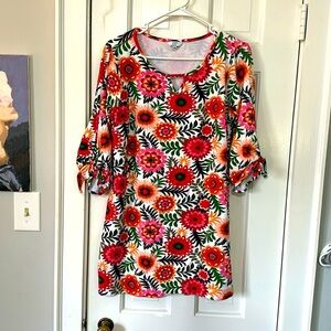 Crown & Ivory floral tunic Dress— size medium